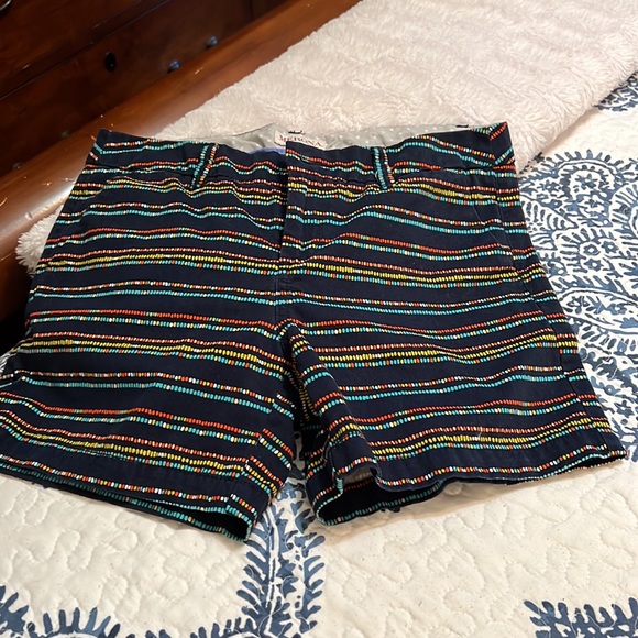 Lady’s multi color shorts size6 - Picture 4 of 6